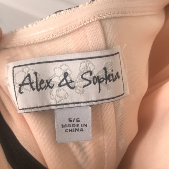 Gown - Picture 7 of 8